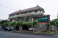 Puri Saras Bintaro Syariah Mitra RedDoorz Hotels near TPQ Ar Riyad
