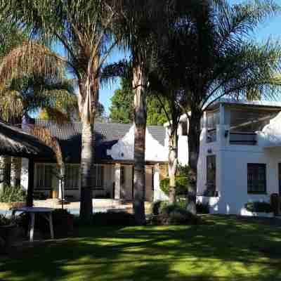 Six Valk Avenue Guest House Hotel Exterior