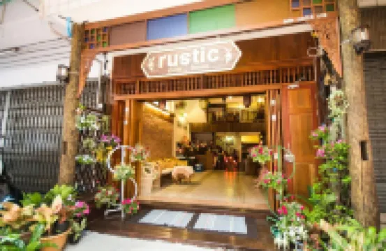 러스틱 게스트하우스 와로롯마켓 주변 호텔