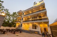 OPO Essential Sec 21 Hotels in 