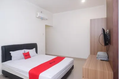 RedDoorz Near Stasiun Solo Balapan 3 Hotels in Punggawan