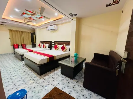 SS Hotel Отели рядом с достопримечательностью «Vishnupad Temple»