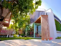 Eco Moment Beach Resort Hadchaosamran Ban Laem 호텔