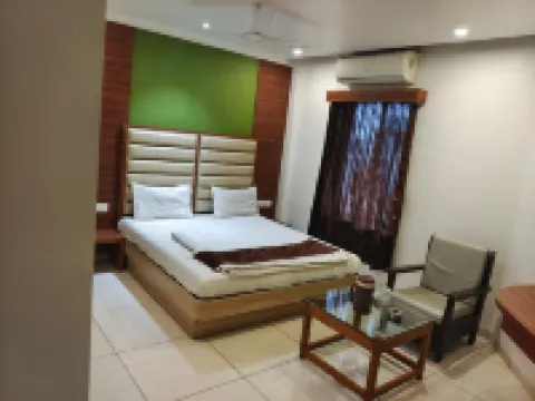 Hotel Sarvoday バピのホテル