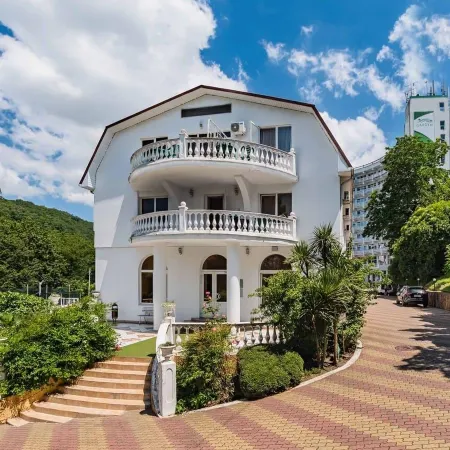 Garden Hills  Hotel by Provence (Гарден Хиллс  )