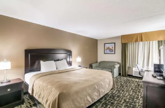 クオリティ イン ロチェスター ウエスト ハイランドパーク周辺のホテル