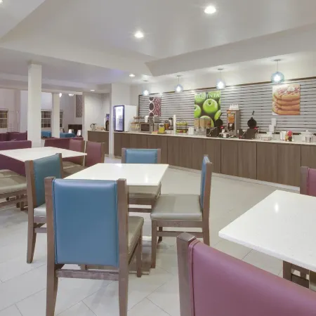 La Quinta Inn & Suites by Wyndham Rockwall