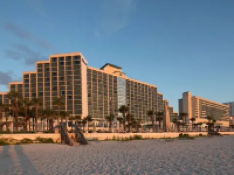 希爾頓代託納比奇海濱度假村 鄰近Daytona Beach Marina的酒店