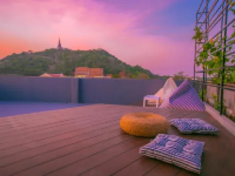 เจดีย์วิวโฮสเทลแอนด์รูฟท็อปบาร์ โรงแรมในอำเภอเมืองเพชรบุรี