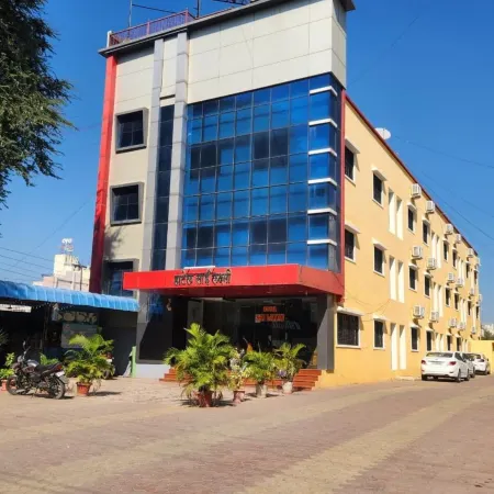 Hotel Sai Laxmi- Walkable Distance from Sai Baba Temple