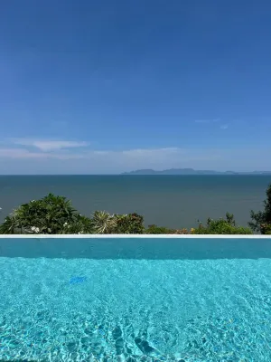 The Sunny Hill: Ultimate Private Luxury Estate - parking