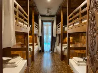Bloom Cafe & Hostel - Hostels