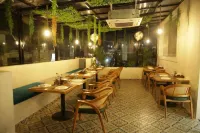 Hotel Amber Inn - 800m from Prayagraj Junction - breakfast