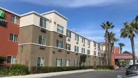 Holiday Inn Express & Suites Tracy Hotels in Tracy