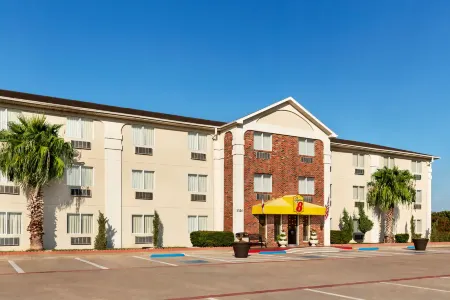 Super 8 by Wyndham Waco University Area