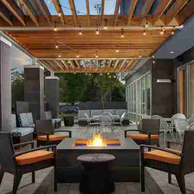 Home2 Suites by Hilton Charlottesville Downtown Dining/Meeting Rooms