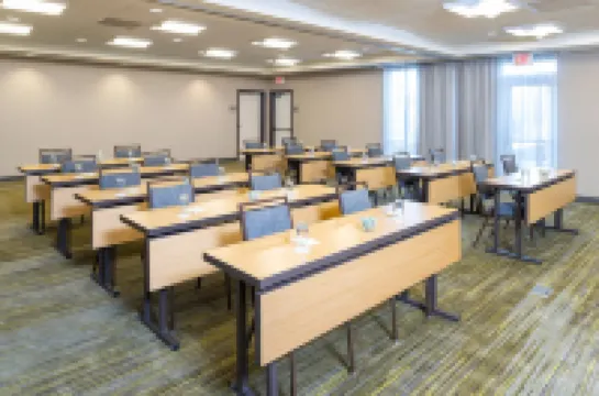 คอร์ทยาร์ด สนามบินมิลวอกี