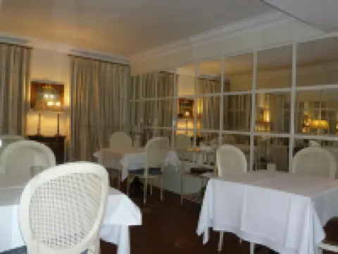 温泉薩利納斯易門酒店