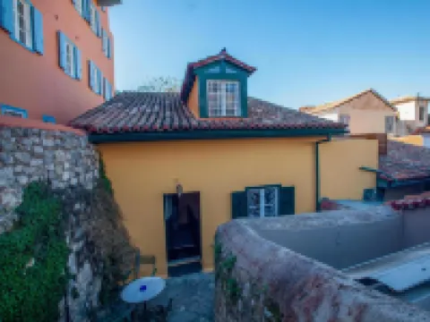 Byron Traditional Hotel