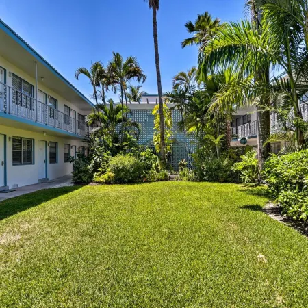 Luxe Naples Escape Walk to Beach and Downtown!