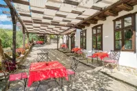 Dedovite Kashti Hotel a Oreshak