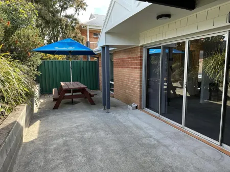 The Oaks Hotel Motel Отели в г. Шелл Ков