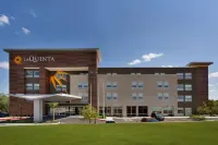 La Quinta Inn & Suites by Wyndham San Antonio Seaworld/Lafb Hotels in West San Antonio
