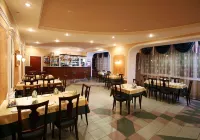 Evrika Hotel - parking