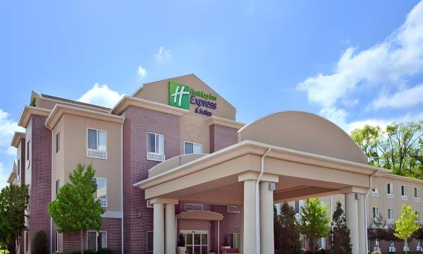 Holiday Inn Express & Suites Independence-Kansas City by IHG