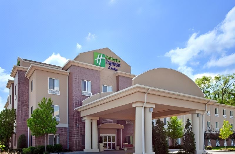 Holiday Inn Express & Suites Independence-Kansas City by IHG