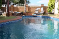 Charles Sturt Motor Inn - Pool