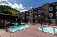 Red Wolf Lodge at Olympic Valley Hotels in Squaw Valley