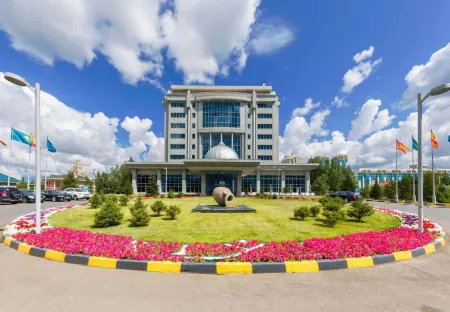 Rixos President Hotel Astana Отели рядом с достопримечательностью «Монумент "Казахский народ"»