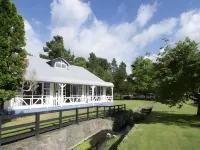 Grandeur Thermal Spa Resort Hotels near Wairakei Thermal Valley