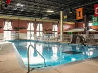 Quality Inn University Lansing - Swimmingpools
