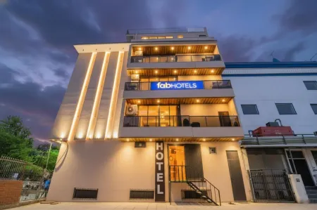 FabHotel Blooming Beds Pearl Отели рядом с Аэропорт Джайпур
