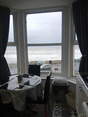 Rowntree Seaview Holiday Flats Small Double Room with No View - Pet friendly
