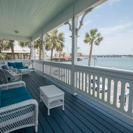 Bayfront Westcott House Bed & Breakfast