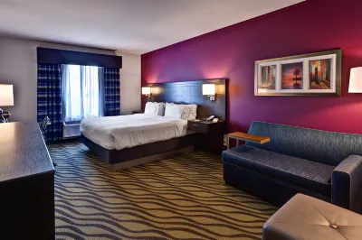 Holiday Inn Express Hutchinson Hotels near Hutchinson City Mall