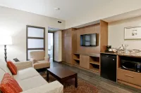 Holiday Inn & Suites ST. Catharines Conf Ctr Hotels near Grapeview Baseball Field