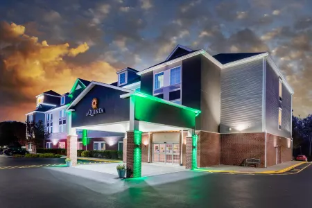 La Quinta Inn & Suites by Wyndham Stonington-Mystic Area