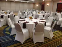 Holiday Inn Express & Suites Belleville (Airport Area) Hotels in Van Buren Charter Township