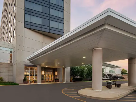 Hyatt Regency Pittsburgh Intl Airport Отели рядом с достопримечательностью «Парк Саси Леттери Риверфронт»