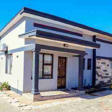 Shalakwe Hills-Inn Guesthouse Kasane Hotel Exterior