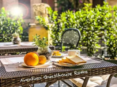 Aventino Guest House Отели рядом с достопримечательностью «Basilica of St. Balbina»