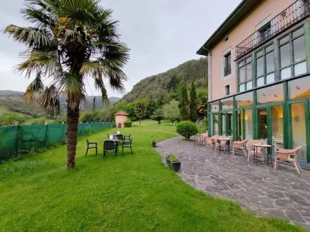 Hotel Casona Villa de Palacios Отели в г. Расинес