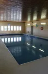 Ramada by Wyndham Campbell River - piscina