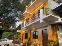 Alona's Traditional Filipino Home Near 100 Islands Wharf One Hundred Island附近的飯店