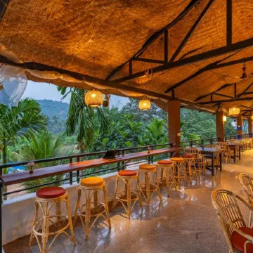 Madpackers Goa Anjuna - Bar & Pool
