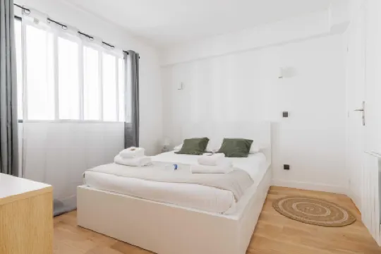 Serene Apartment 6P 2Br - Puteaux la Défense Отели в г. Пюто